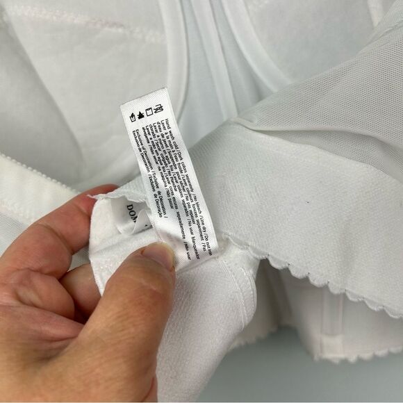 Elegant White Bustier Top - Picture 14 of 16